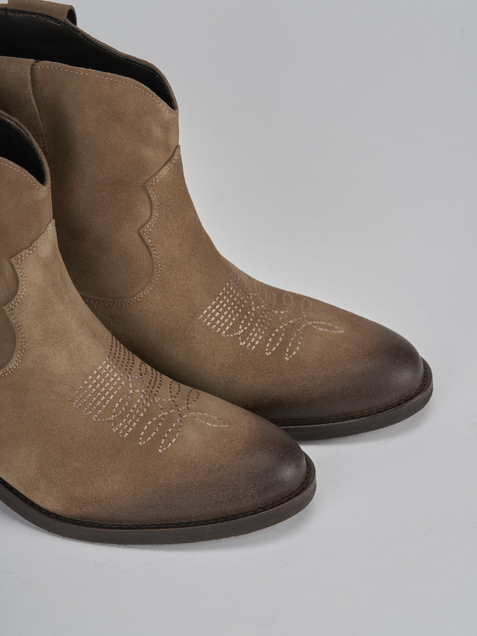 Stivaletti tacco 3cm camoscio beige