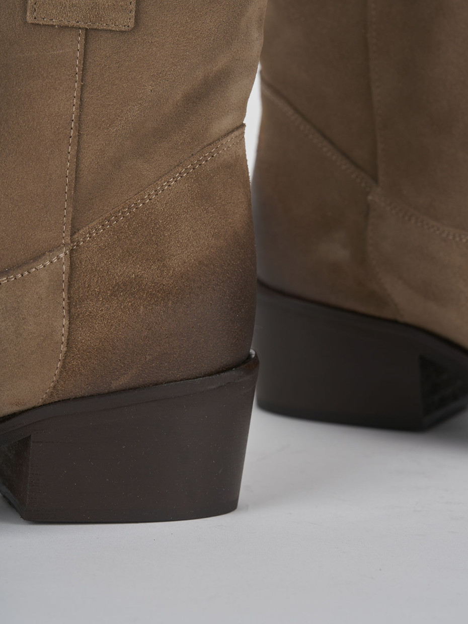 Stivaletti tacco 3cm camoscio beige