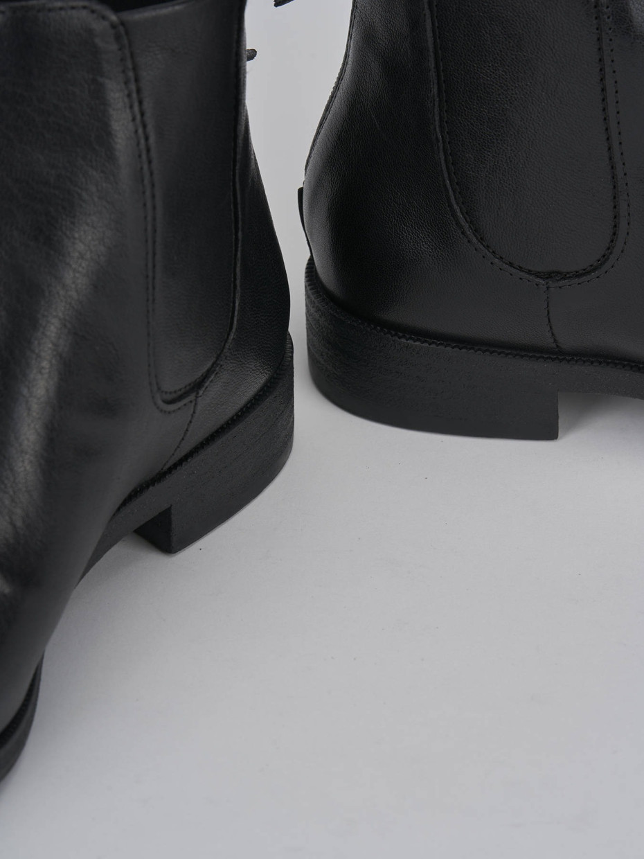 Low heel ankle boots heel 1 cm black leather