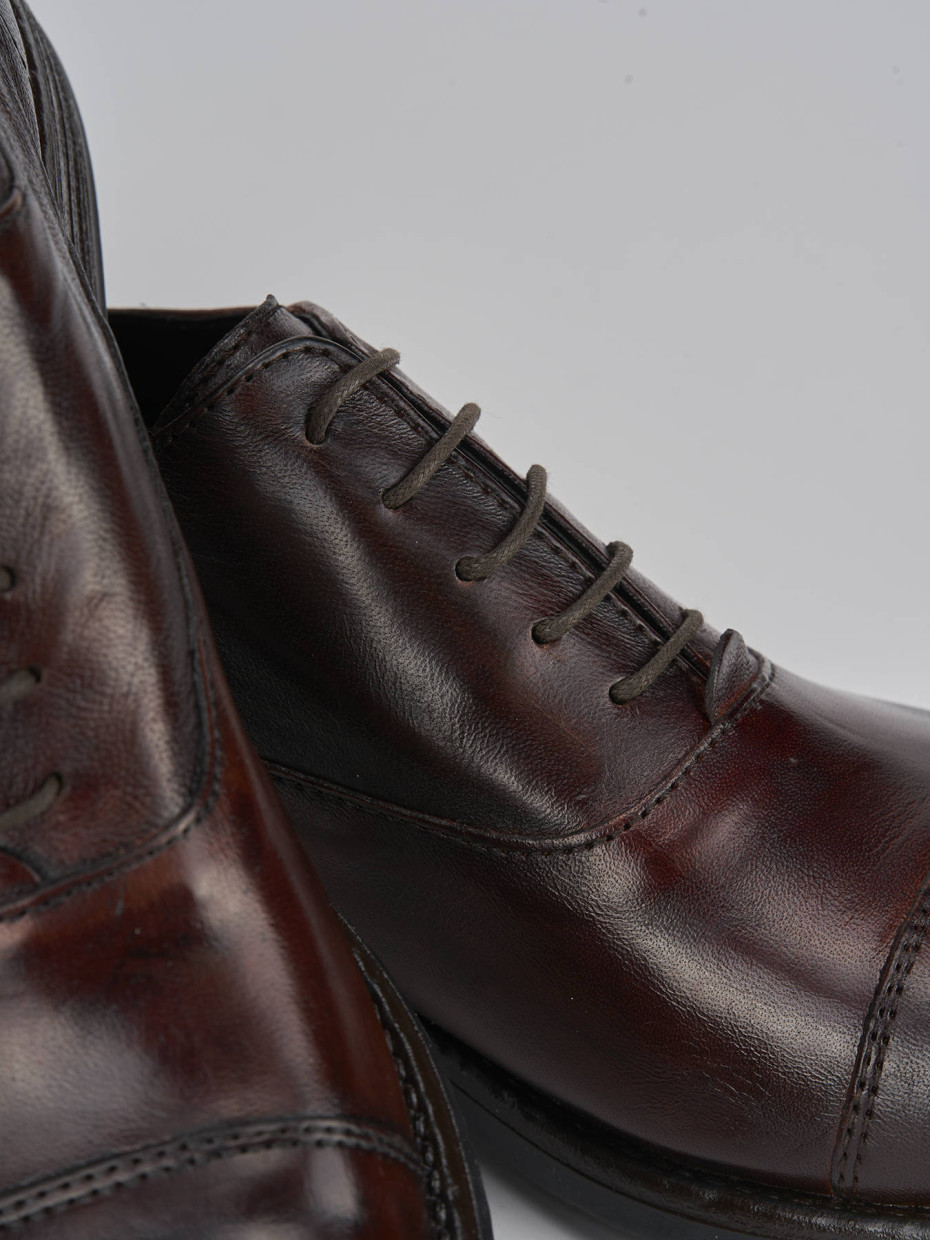 Lace-up shoes brown leather