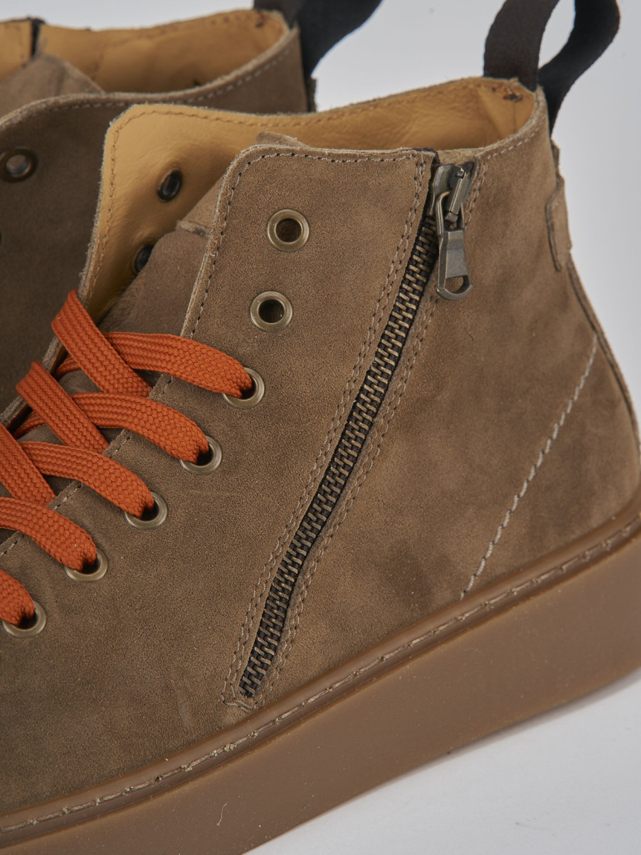 Sneakers brown suede