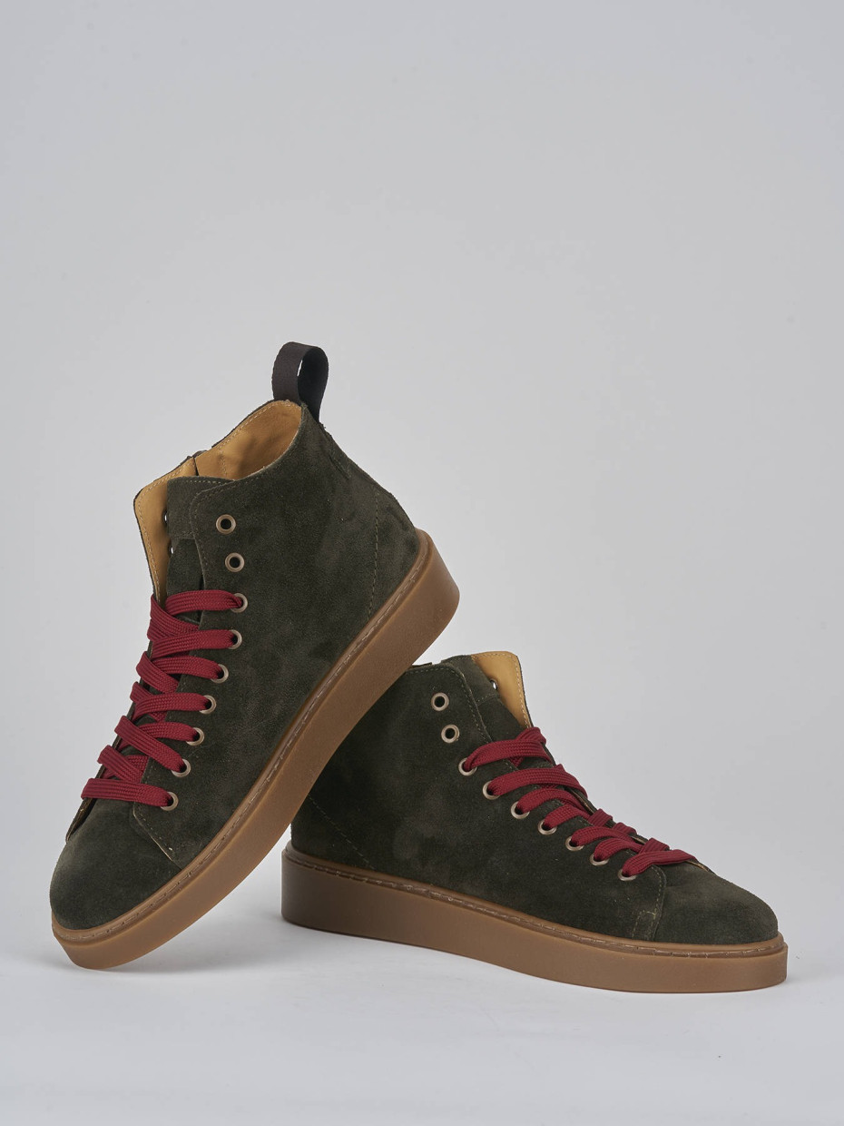 Sneakers green suede