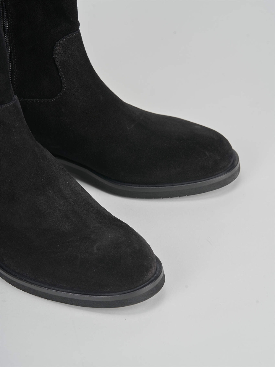 Low heel boots heel 2 cm black suede