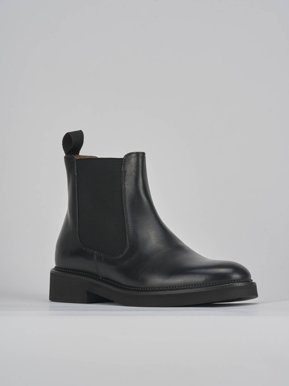 Stivaletti tacco 2cm pelle nero
