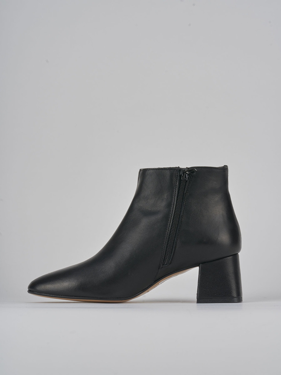 High heel ankle boots heel 6 cm black leather