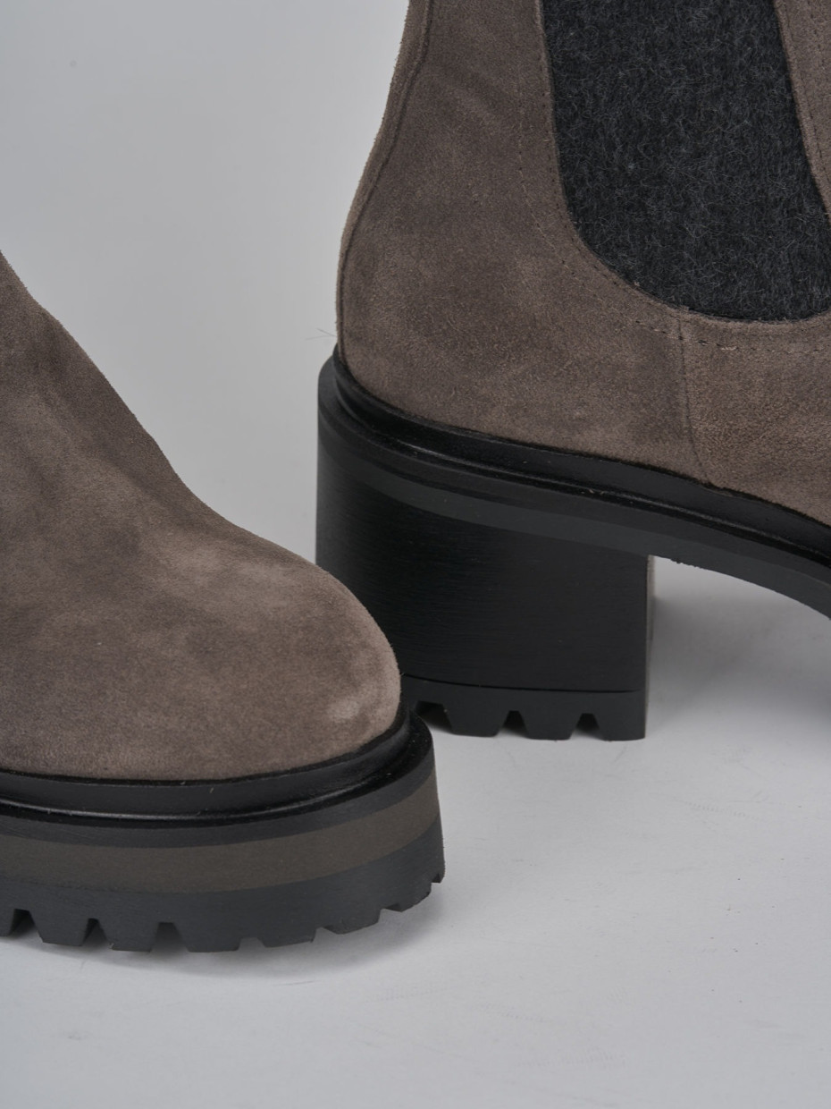 Low heel ankle boots heel 4 cm grey suede