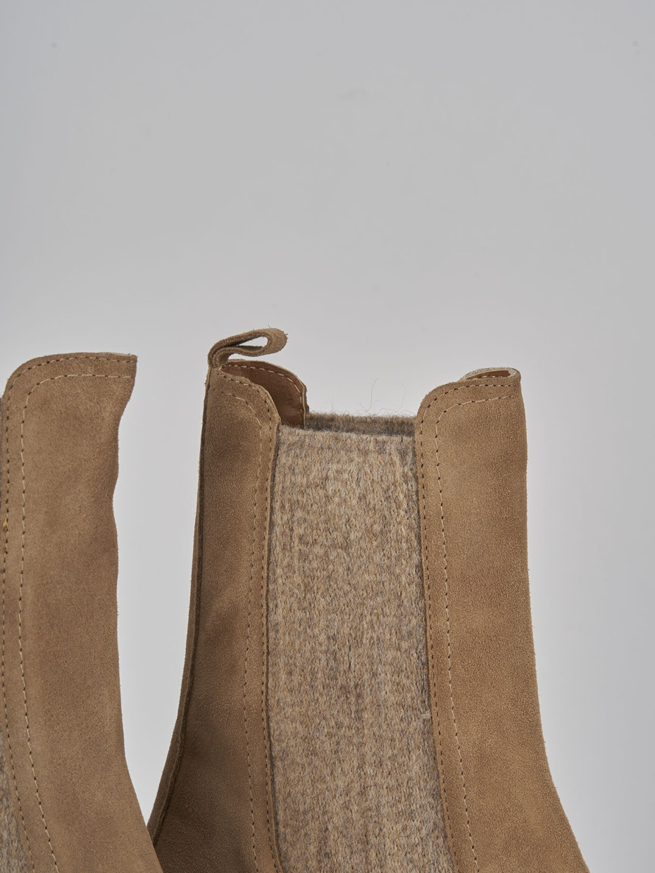 Beige suede chelsea boots womens on sale