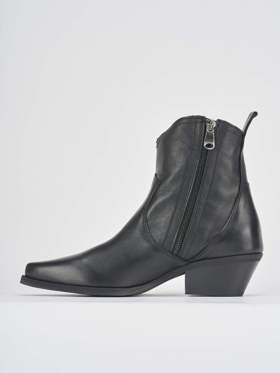 Low heel ankle boots heel 4 cm black leather