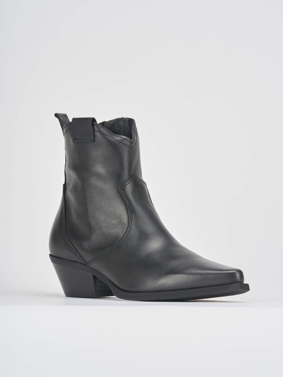 Low heel ankle boots heel 4 cm black leather