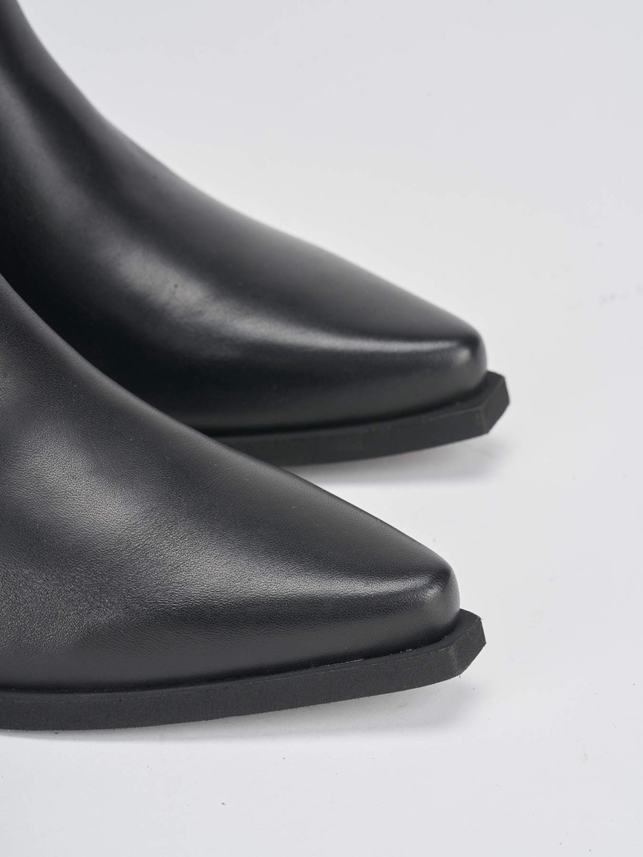 Low heel ankle boots heel 4 cm black leather