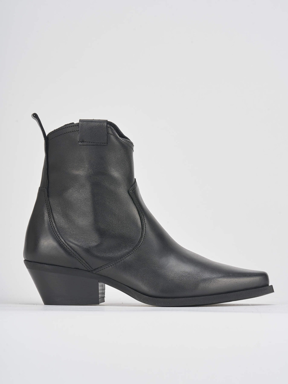 Low heel ankle boots heel 4 cm black leather