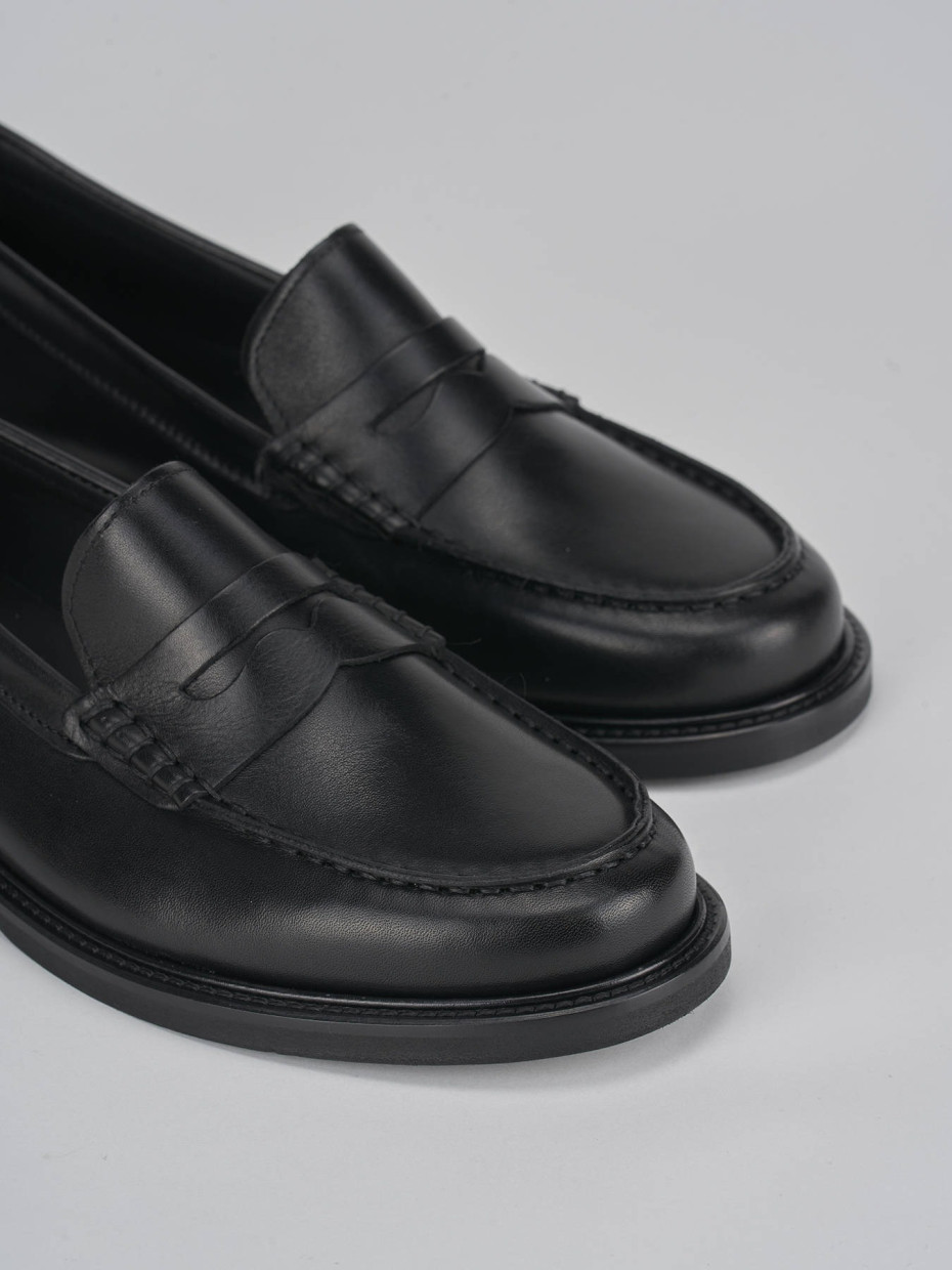 Loafers heel 2 cm black leather