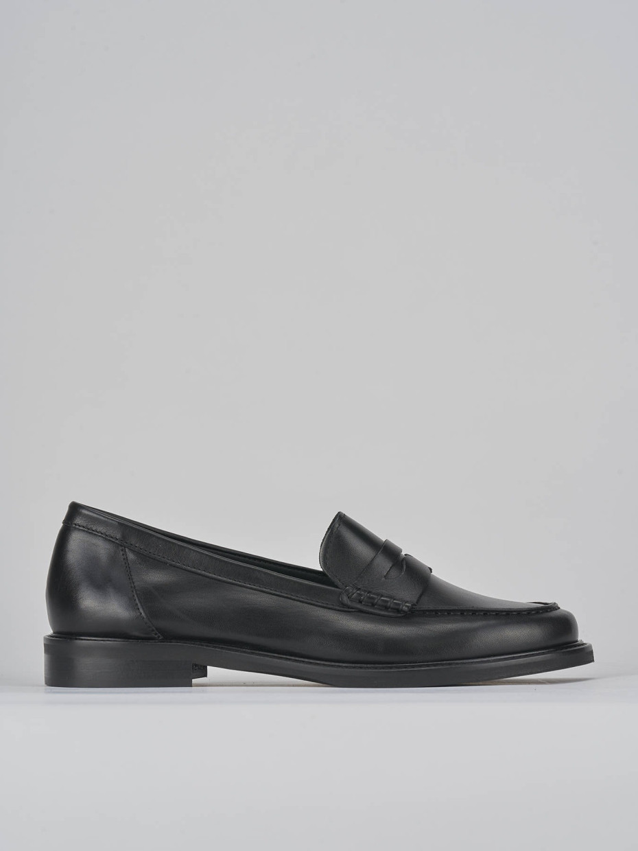 Loafers heel 2 cm black leather