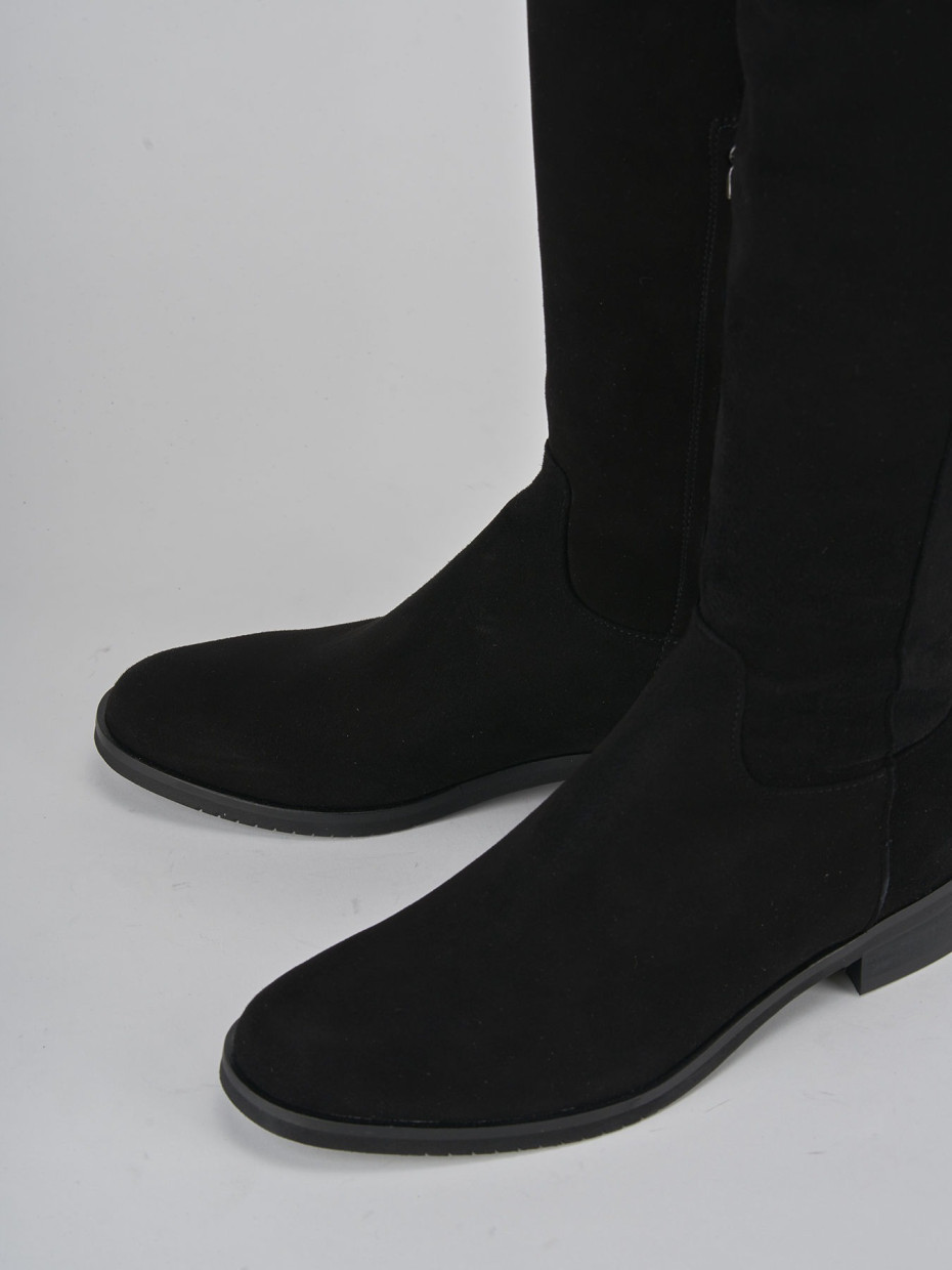 Low heel boots heel 2 cm black suede