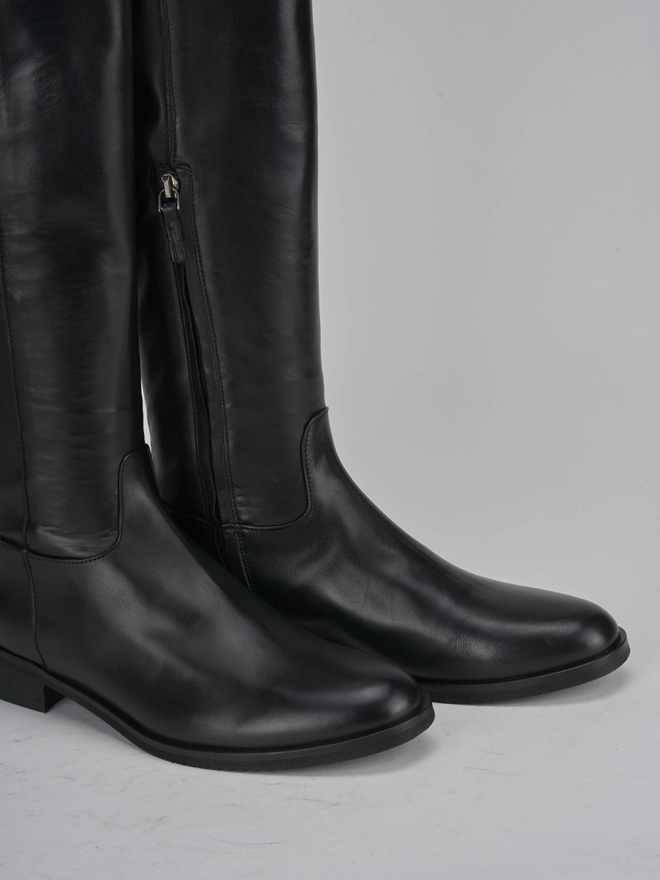 Low heel boots heel 2 cm black leather