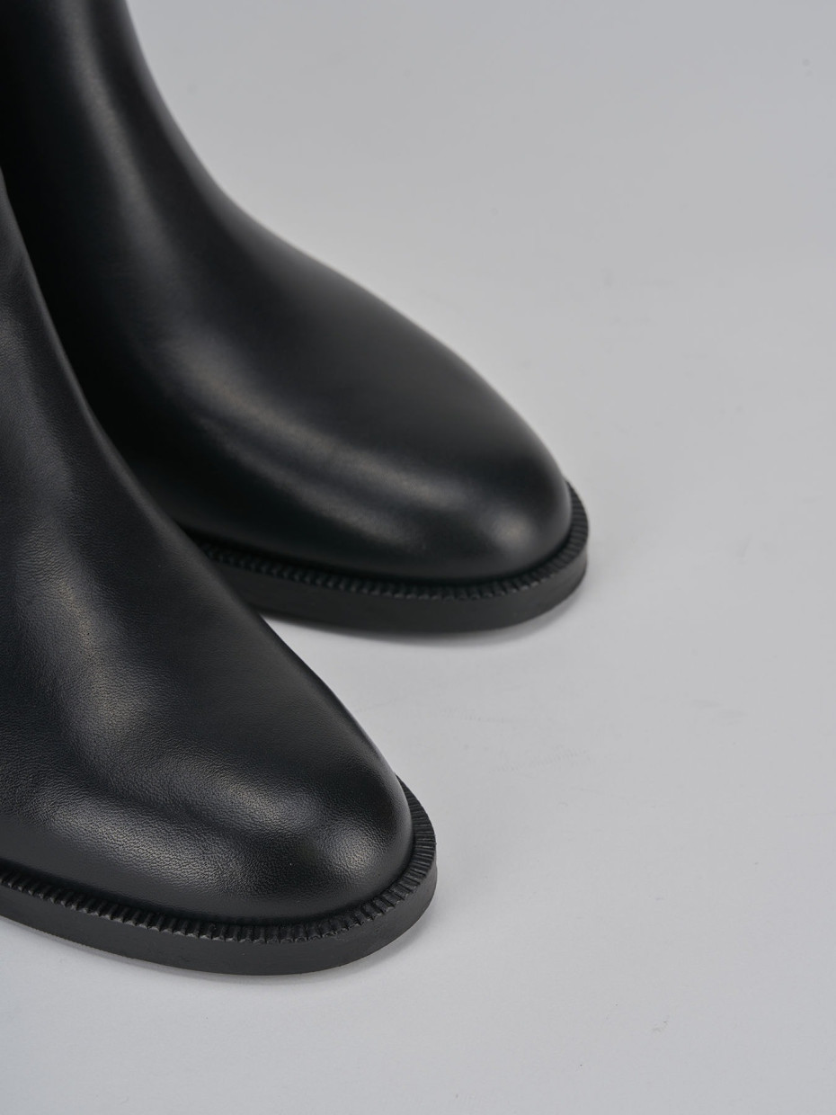 Low heel boots heel 2 cm black leather