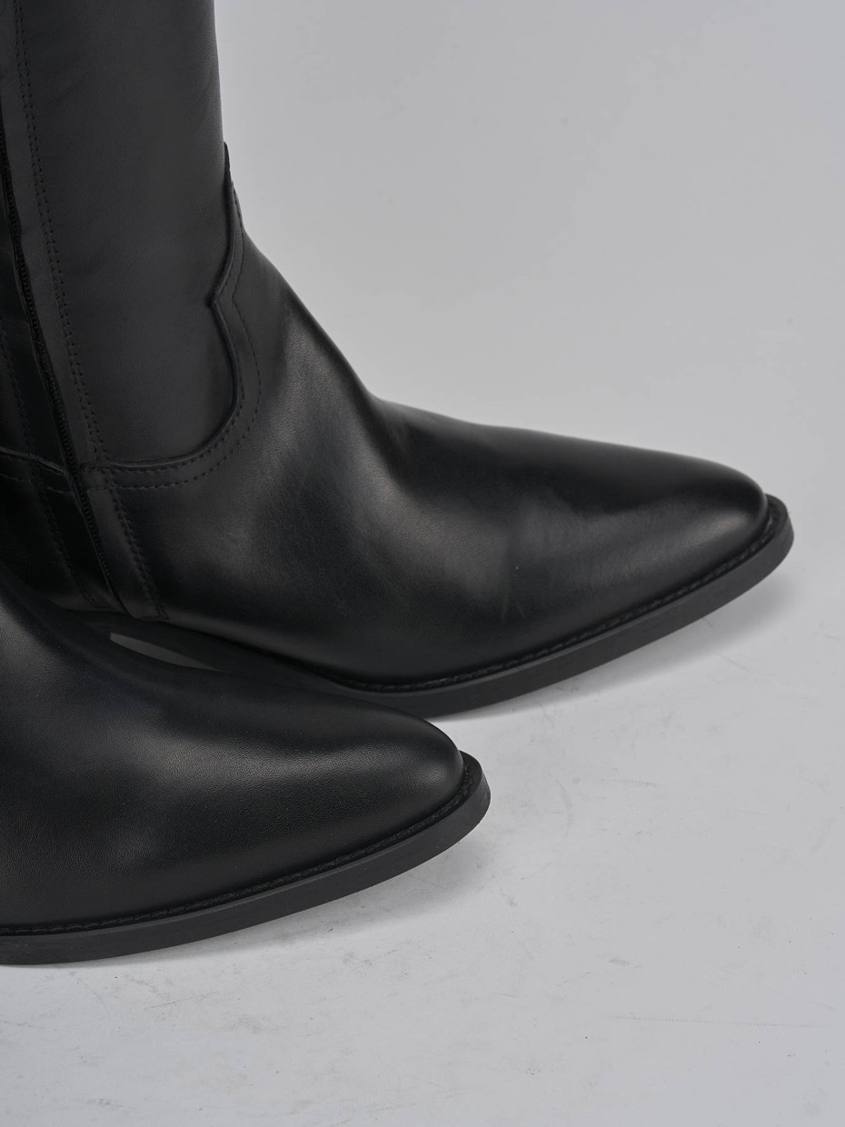 Low heel boots heel 4 cm black leather