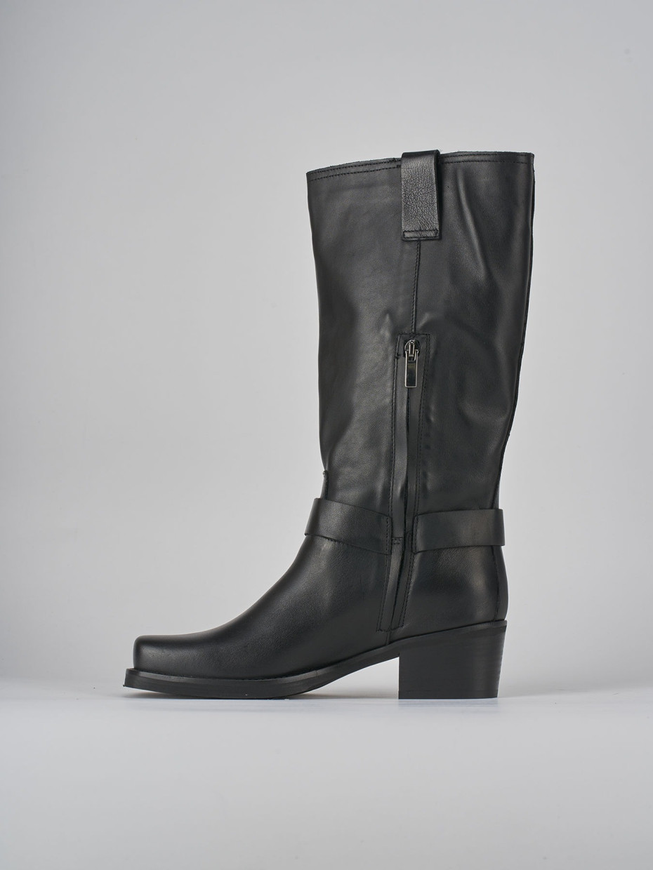 Low heel boots heel 4 cm black leather