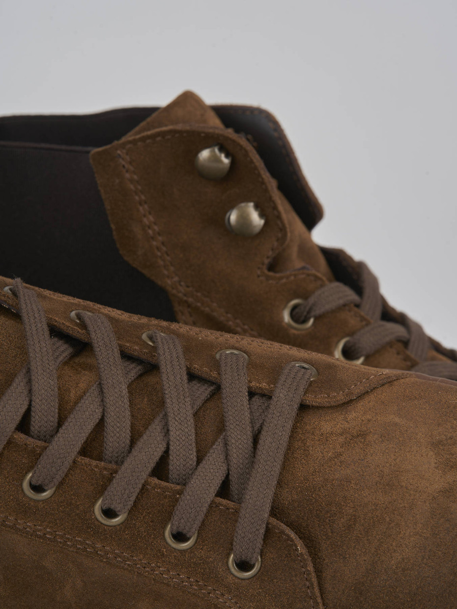 Sneakers brown suede