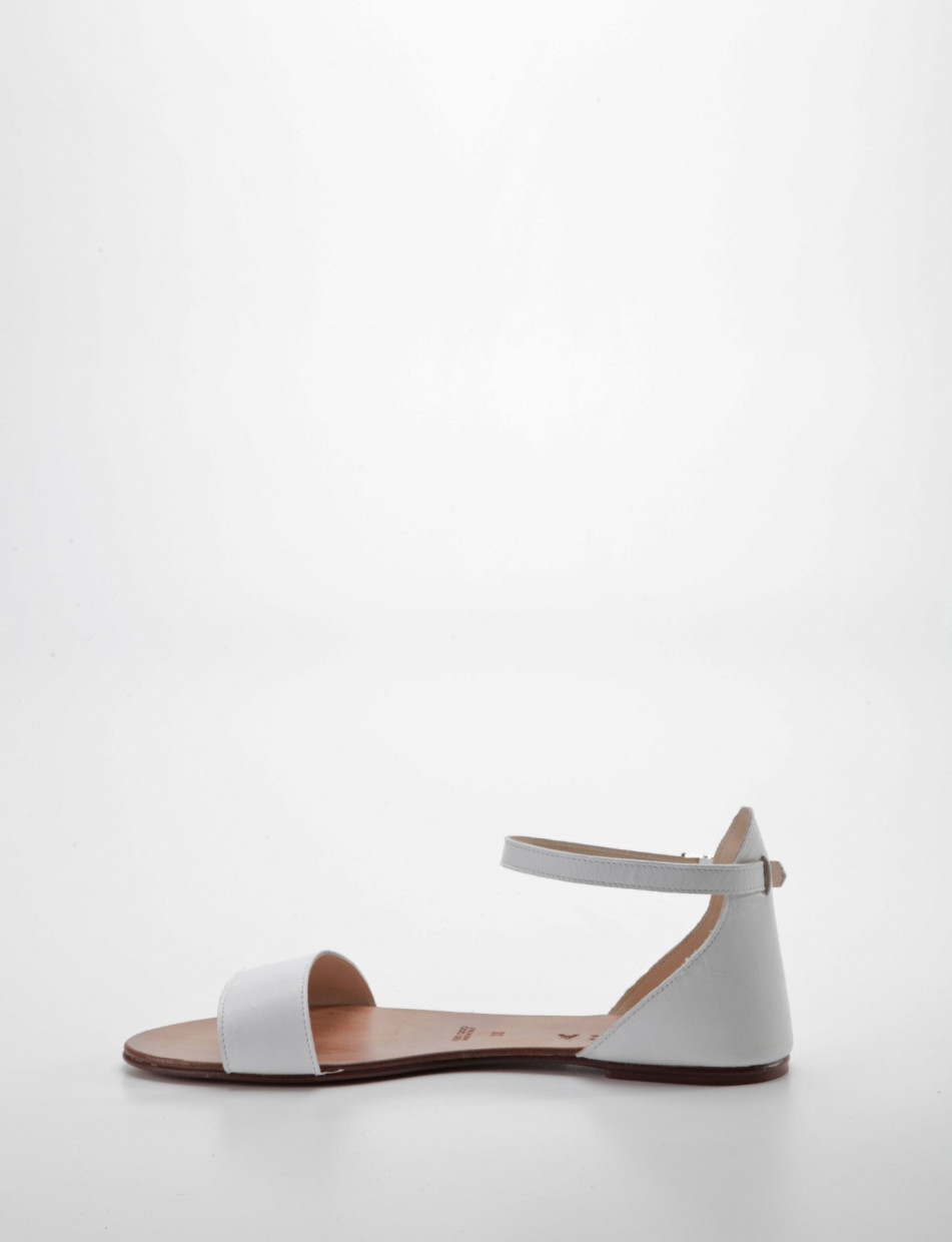 Low heel sandals heel 1 cm white leather