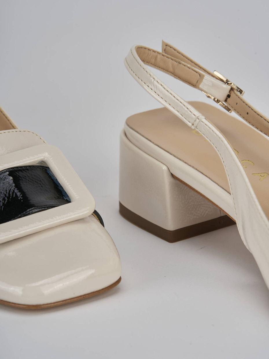 Décolleté e slingback tacco 4cm vernice beige