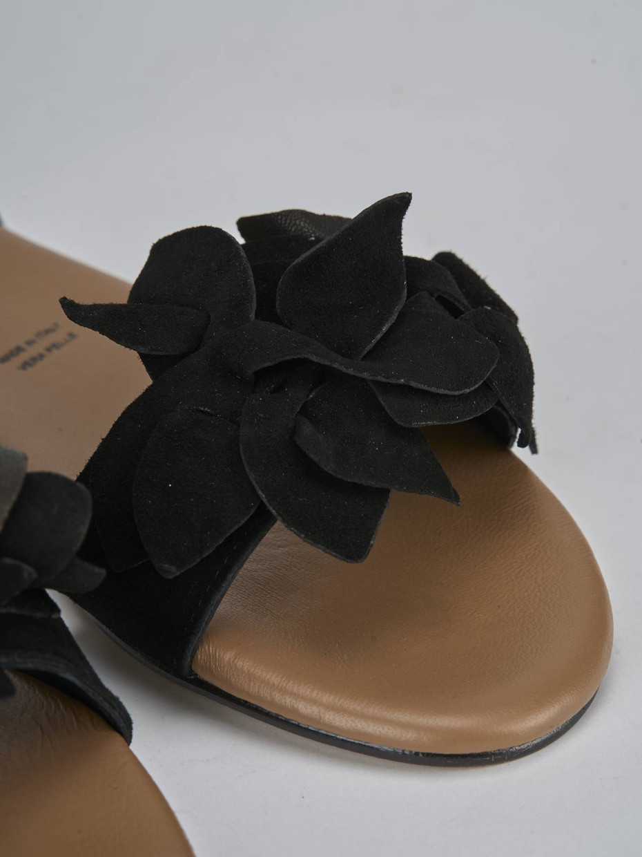 Sandalo tacco 1 cm nero camoscio