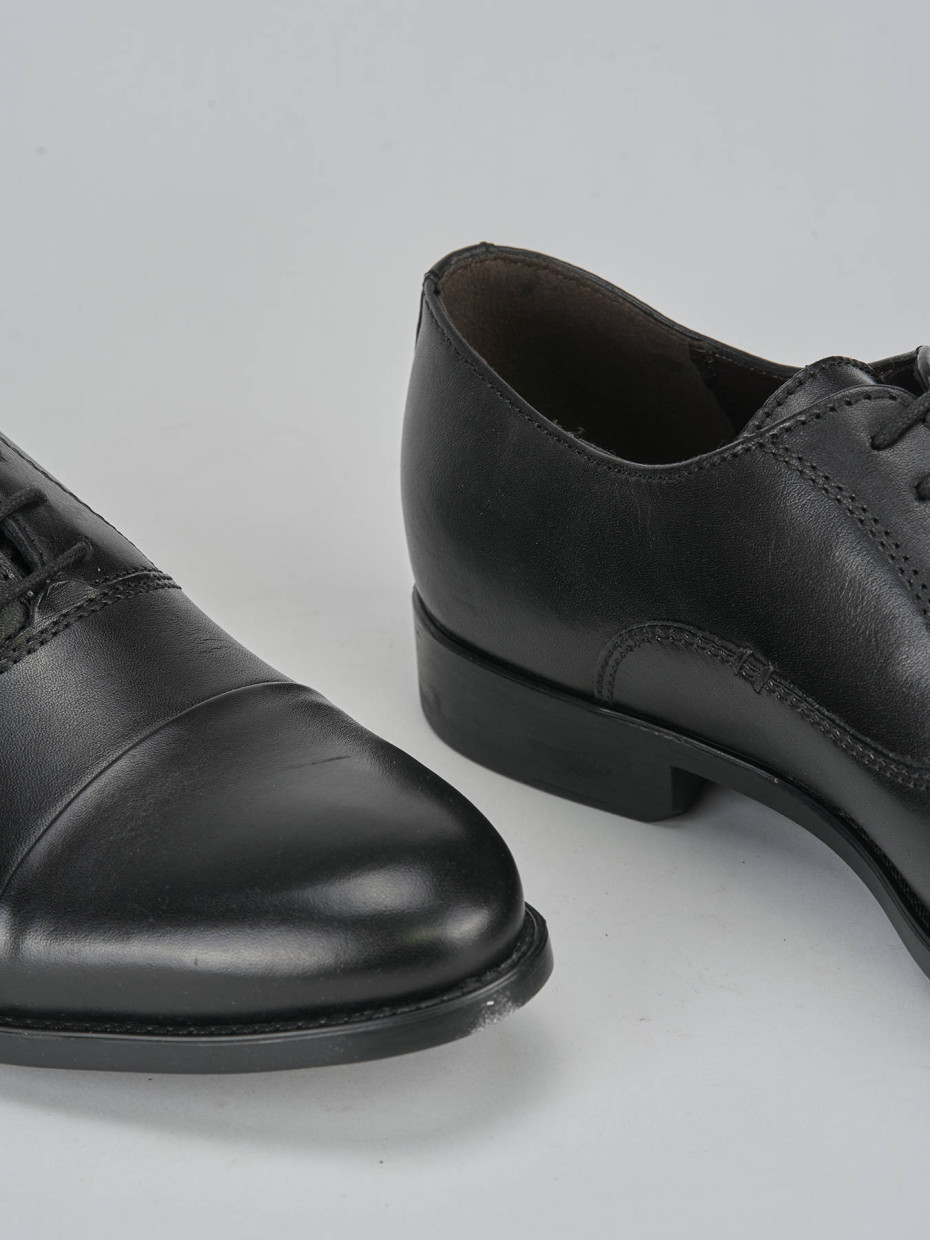 Stringate pelle nero