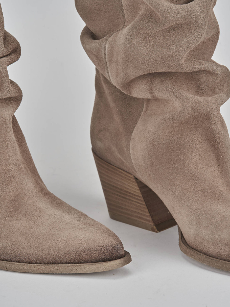 Stivali camoscio beige senza tacco hot sale