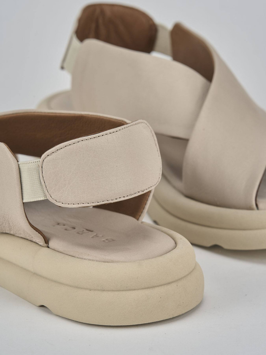 Sandali tacco 2cm pelle beige