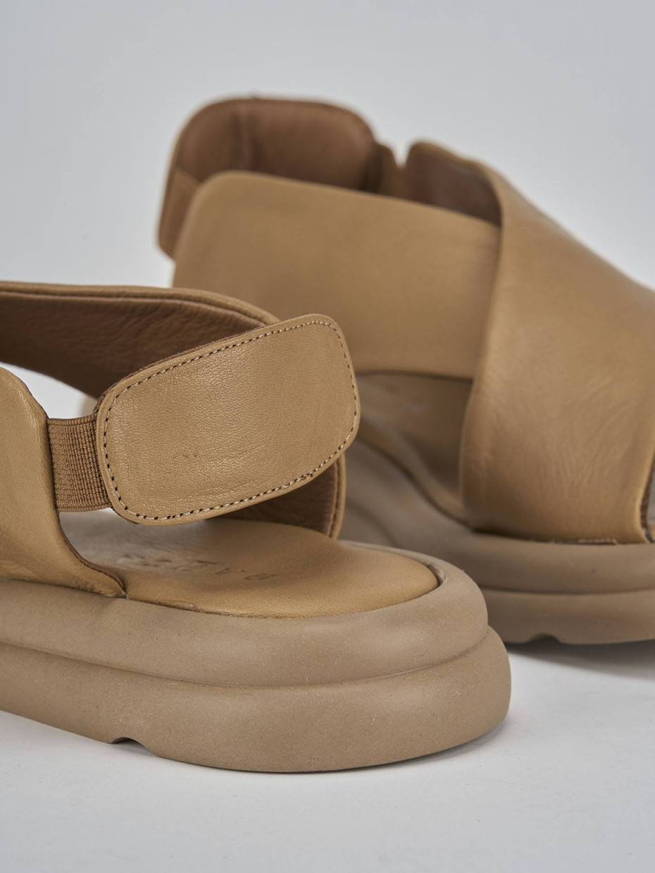 Sandali tacco 2cm pelle marrone