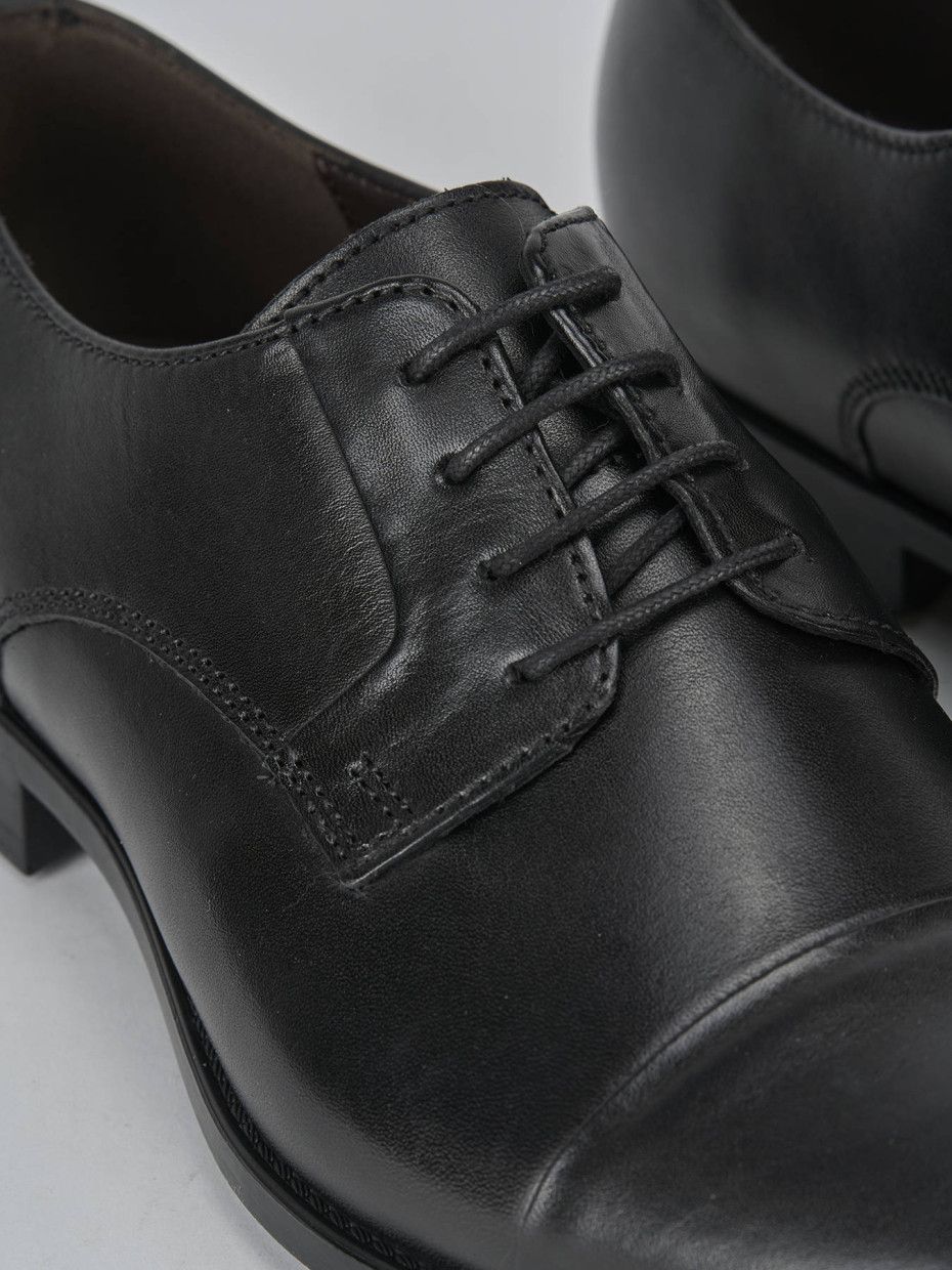 Stringate pelle nero