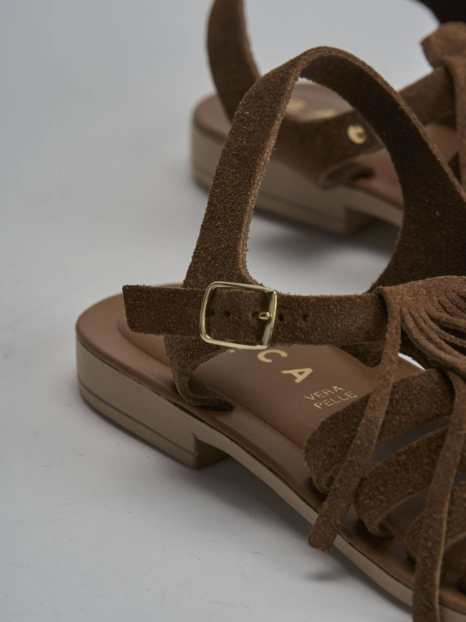 Sandalo tacco 1 cm marrone camoscio