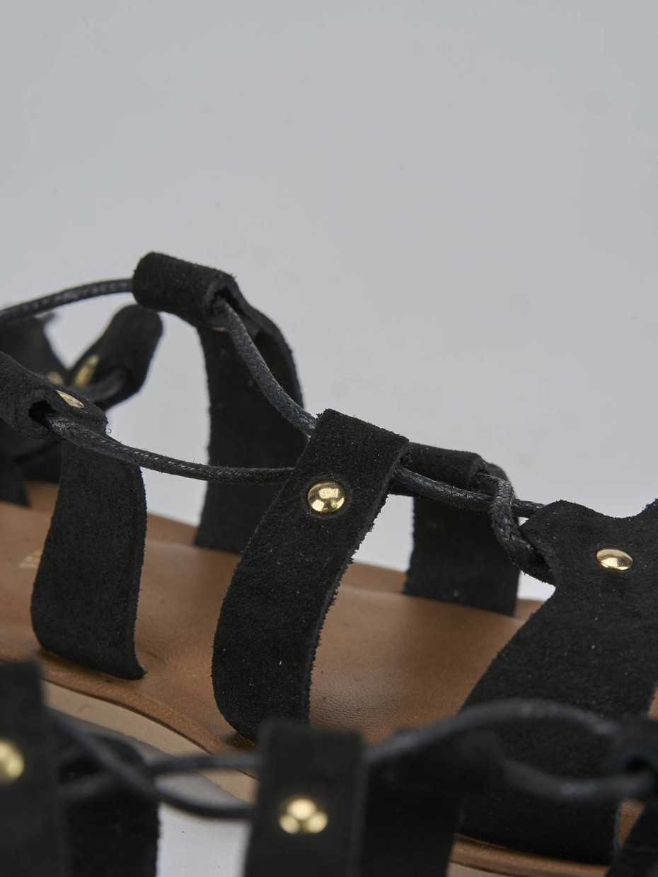 Sandalo tacco 1 cm nero camoscio