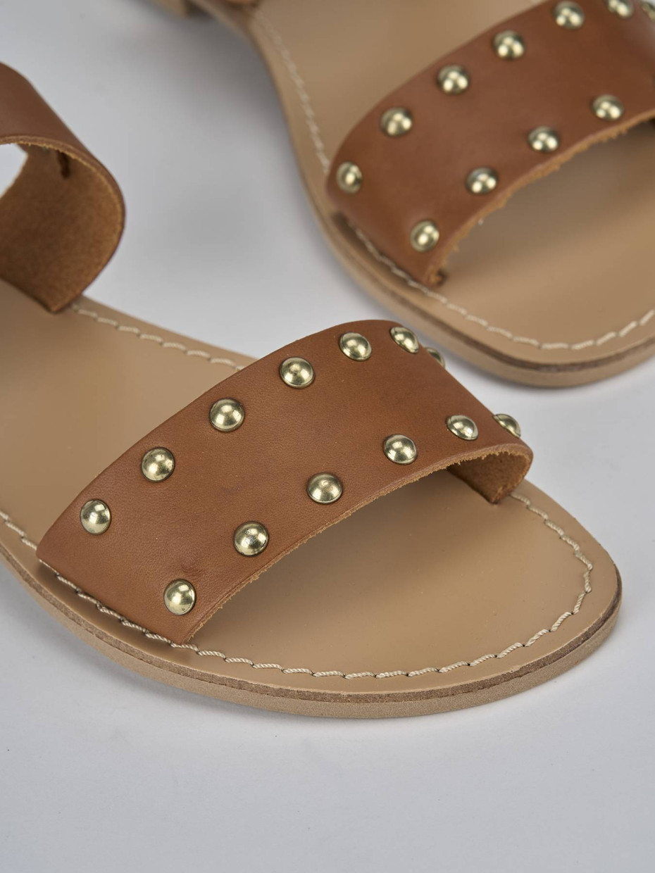 Sandalo tacco 1 cm marrone pelle
