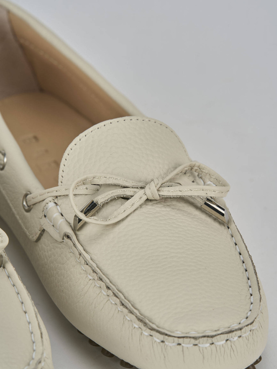 Mocassini tacco 1cm pelle beige