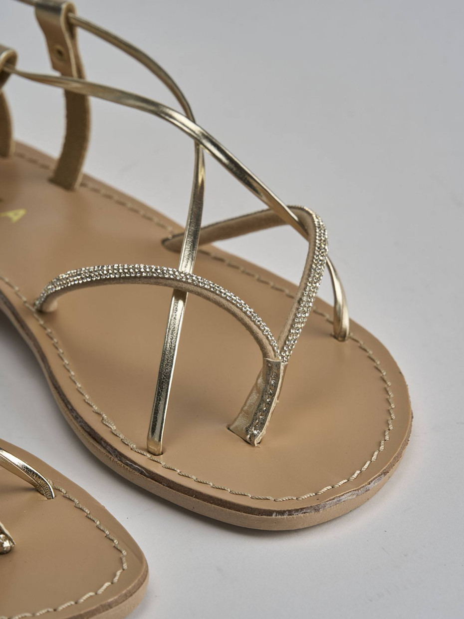Sandalo tacco 1 cm oro pelle
