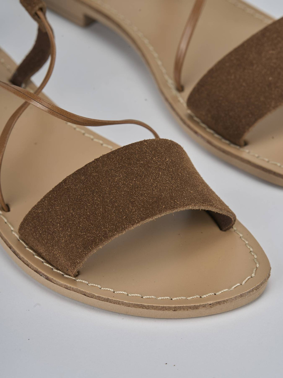 Sandalo tacco 1 cm marrone camoscio