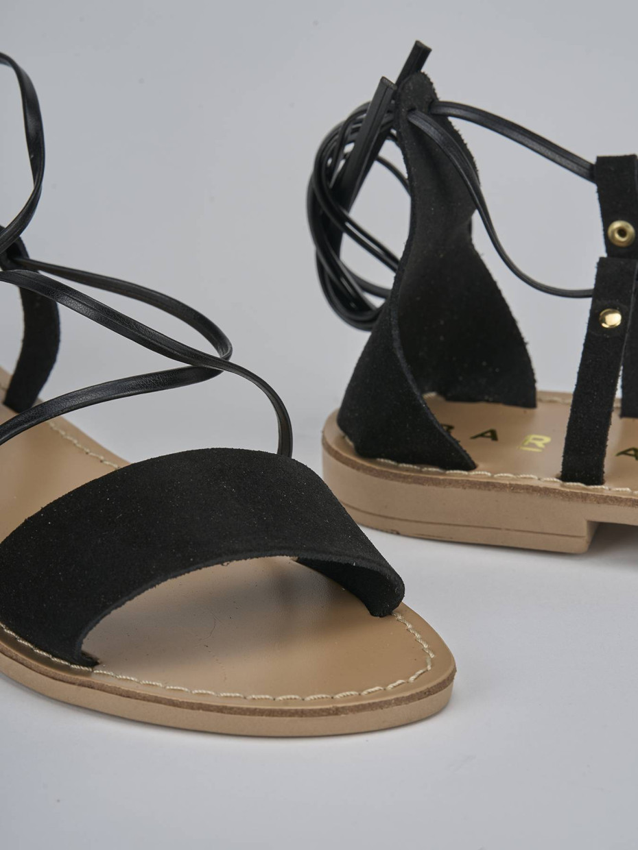 Sandalo tacco 1 cm nero camoscio