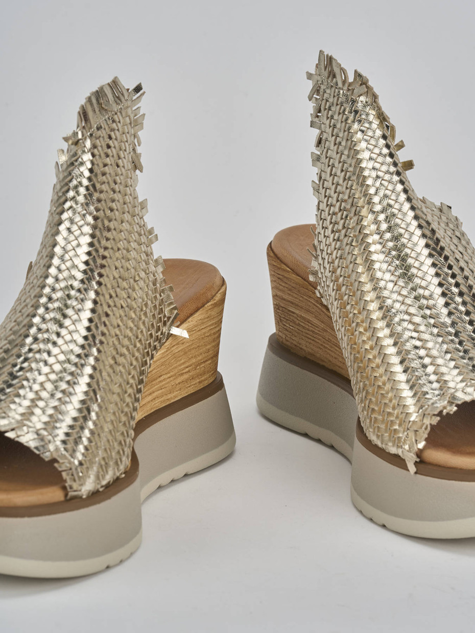 Sandali zeppa color oro outlet