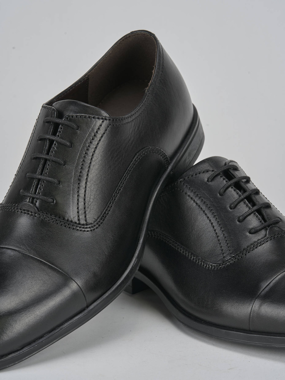 Stringate pelle nero