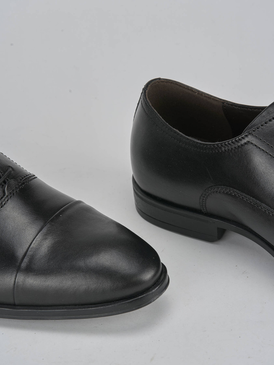 Stringate pelle nero