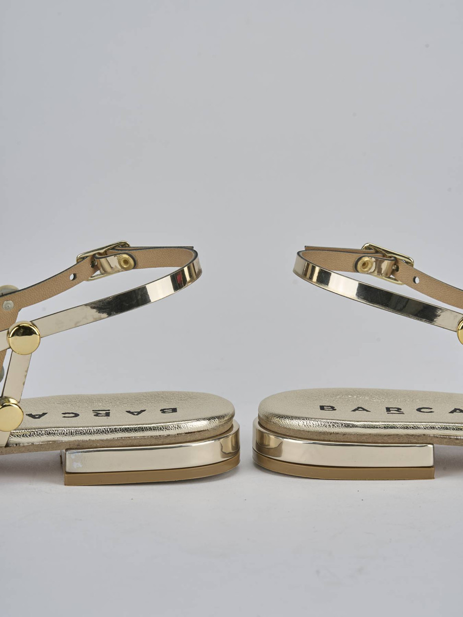 Sandalo tacco 2 cm oro pelle