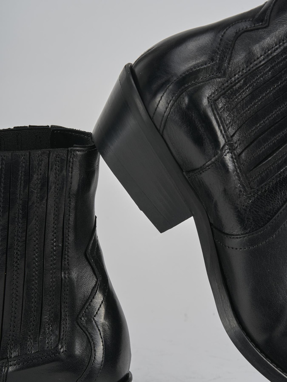 Stivaletti tacco 4cm pelle nero