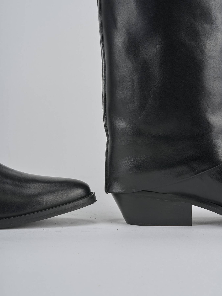 Stivali tacco 3cm pelle nero