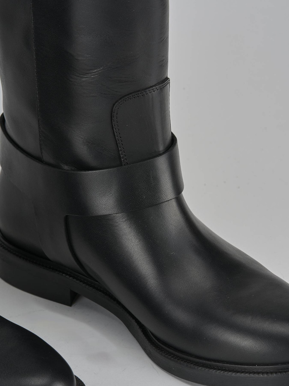 Stivale tacco 2 cm nero pelle