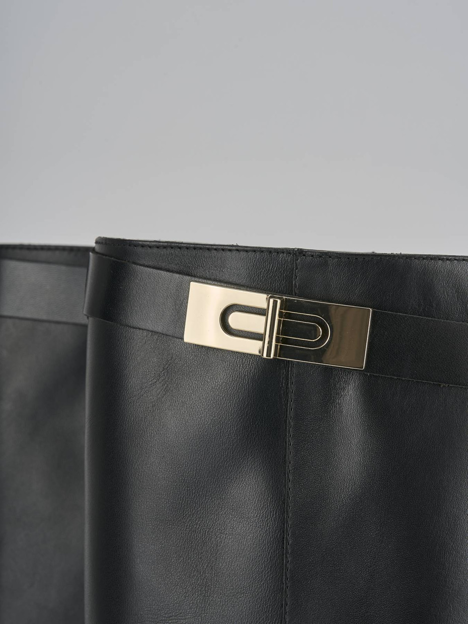 Stivali tacco 2cm pelle nero
