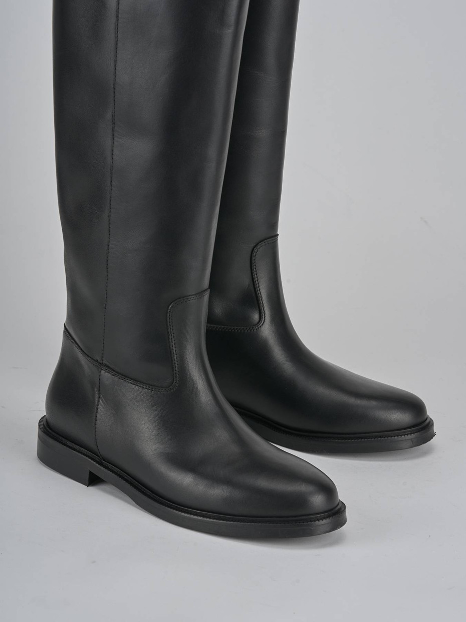 Stivali tacco 2cm pelle nero