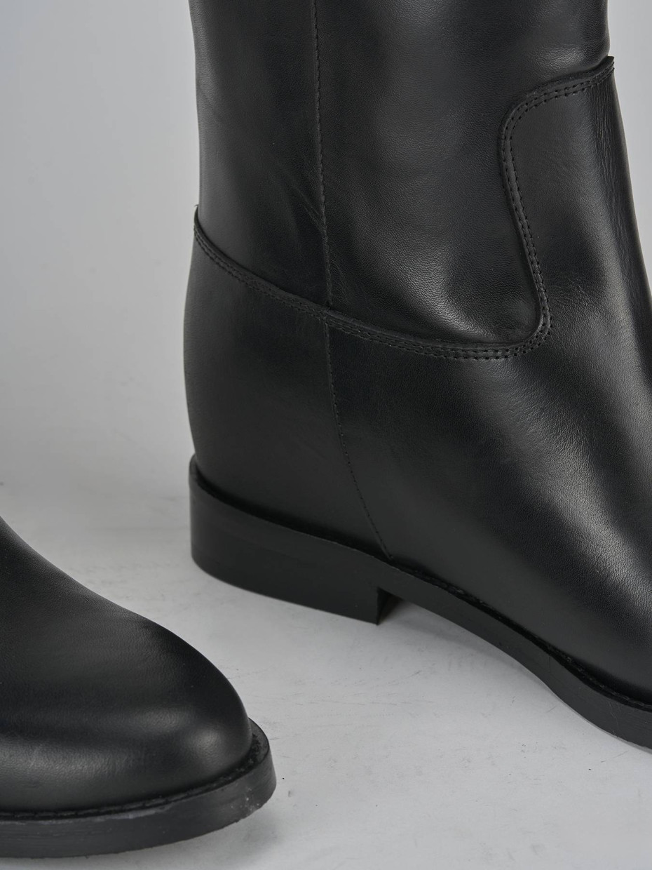 Stivale tacco 2 cm nero pelle