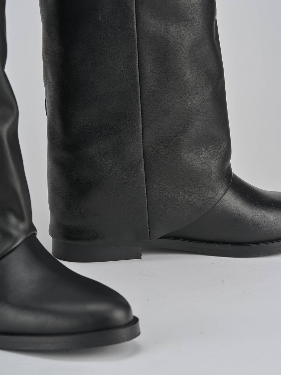 Stivali tacco 2cm pelle nero