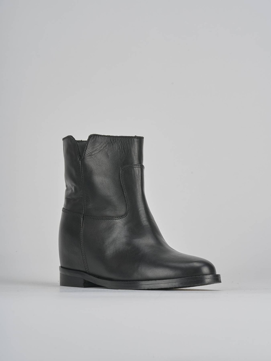 Stivaletto tacco 2 cm nero pelle
